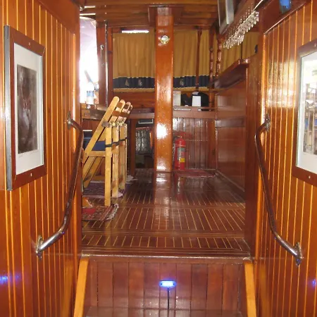 яхта за гости Eternal Flame Hotel en barco Sozopol