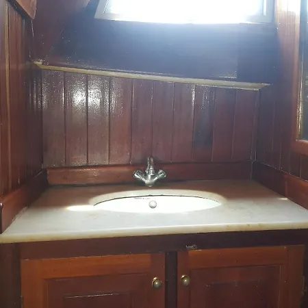 Hotel en barco яхта за гости Eternal Flame